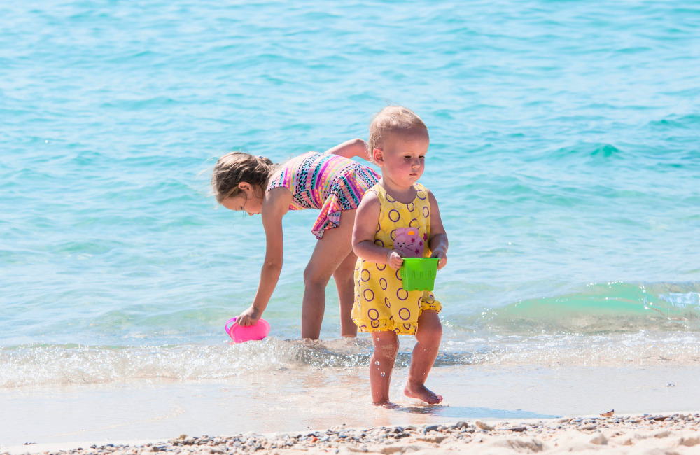 Children playing on the beach at Koh Larn, Pattaya – a family-friendly island with clear waters and soft sand.