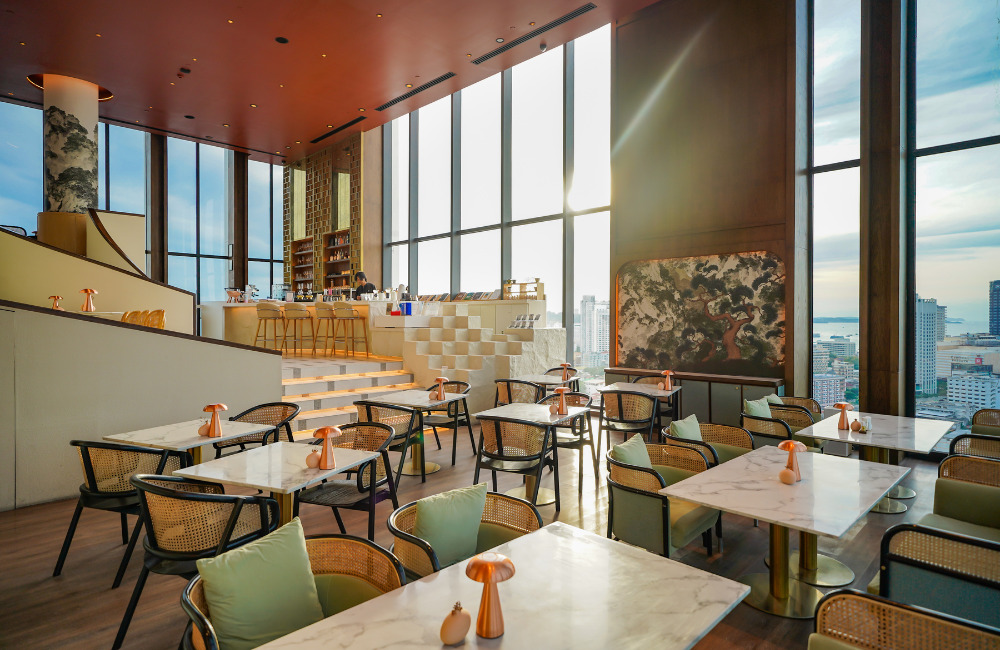 Sunset dining at a romantic rooftop restaurant in Pattaya, creating a warm and intimate setting for Valentine’s Day celebrations