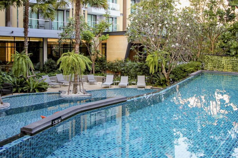โรงแรมแอมเบอร์ พัทยา : Swimming Pool Pattaya