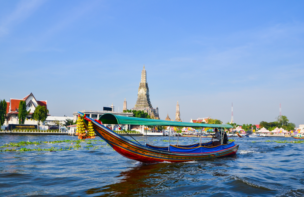Enjoy the Chao Phraya river scenery