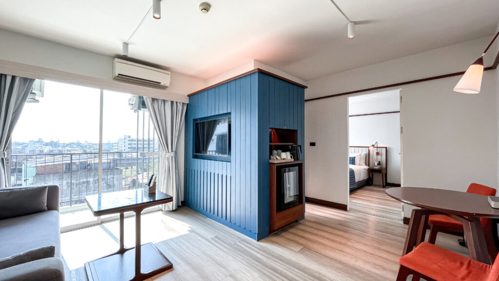 Spacious suite at Hotel Amber Sukhumvit 85 – budget hotel in Bangkok near BTS with living area