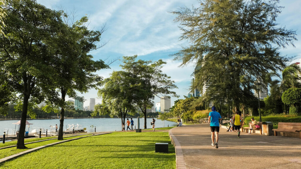 Jogging and leisure at Benjakitti Park Bangkok with lake view and paddle boats – things to do in Benjakitti Park