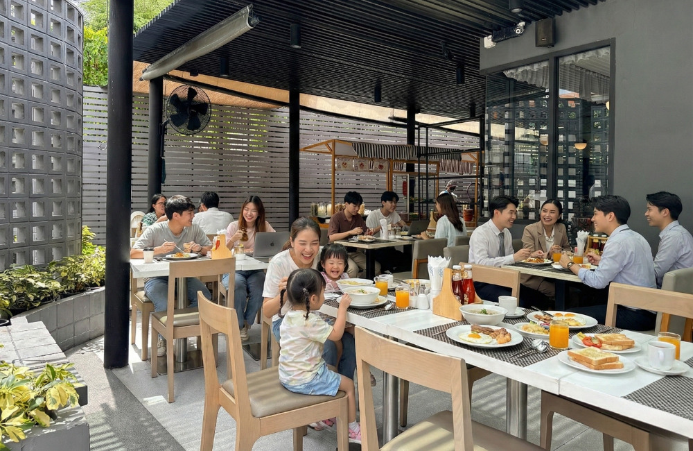 บรรยากาศภายในร้านอาหาร Mind Bistro อ่อนนุช โรงแรมแอมเบอร์ สุขุมวิท 85